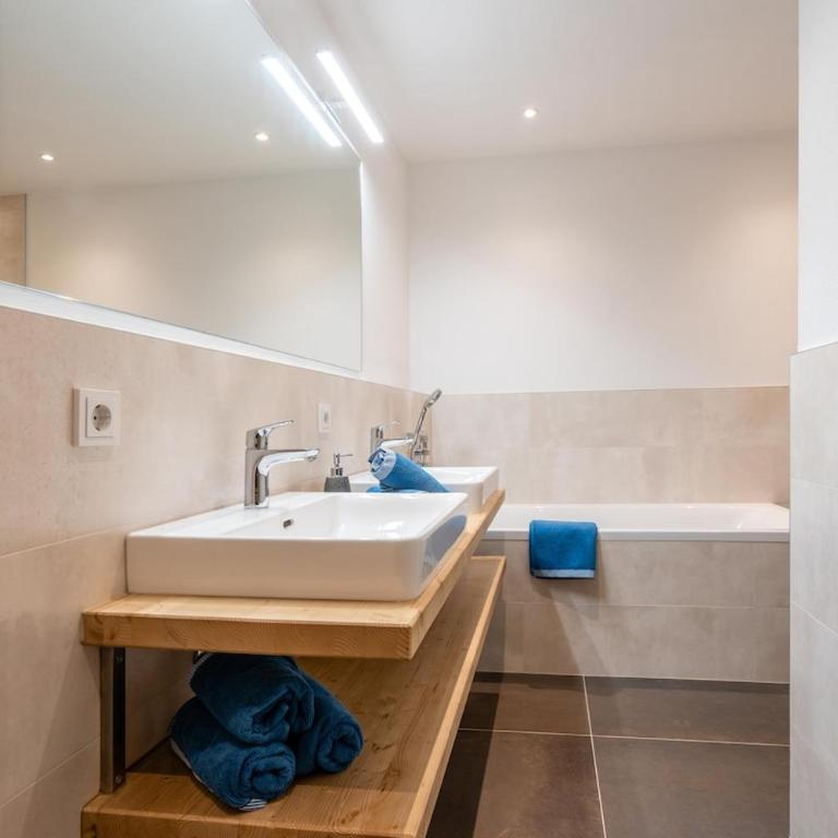 Dolomite Refuge Apartment with Balcony and Easy Slope Access - Appartement Deluxe - 21