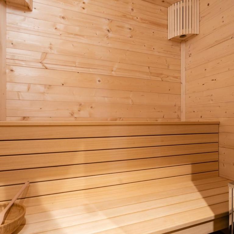 Dolomite Refuge Apartment with Balcony and Easy Slope Access - Appartement Deluxe - 16
