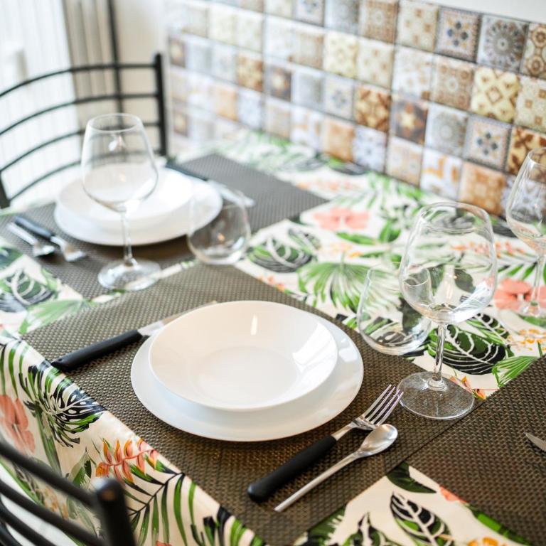 Greens & Sun - Santa Giulia - 5 min to M3 & Train Station by InnStay - Appartamento con 2 Camere da Letto - 40