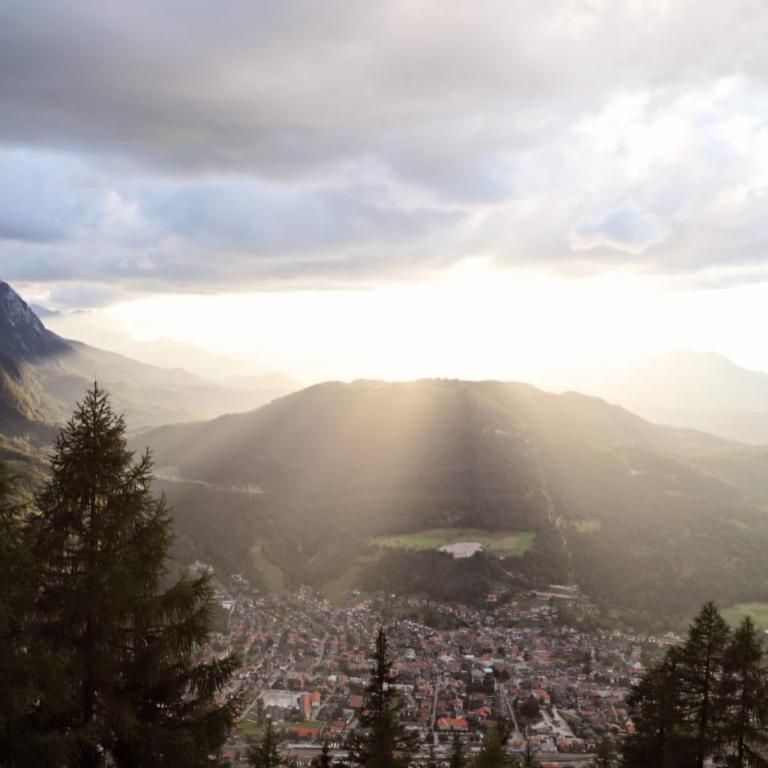 Ferienwohnung Burgbergblick - Deluxe-Apartment mit 2 Schlafzimmern und Gartenblick - 13
