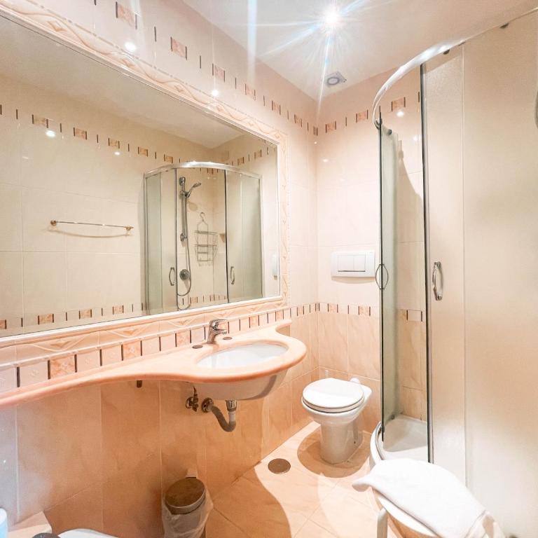Ostello Bello Roma Colosseo - Bed in 4-Bed Female Dormitory Room - 4