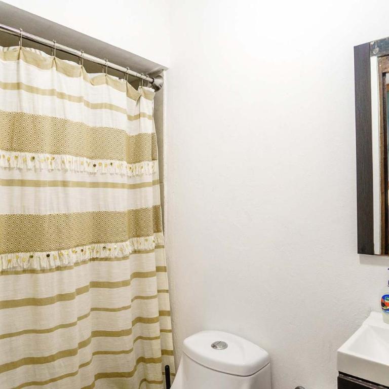 Oceanside Beach house Pool & Short walk to Beach - Apartment - 26