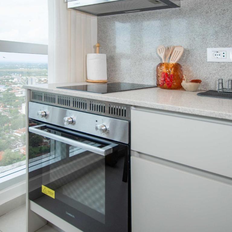Skyline Luxury One BR in Petra Tower Pool & Views - Apartamento - 14