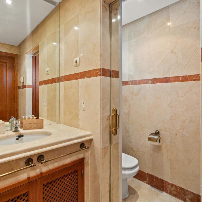 Tropical 2-Bed Apartment with Pool Views RDR586 - Two-Bedroom Apartment - 5