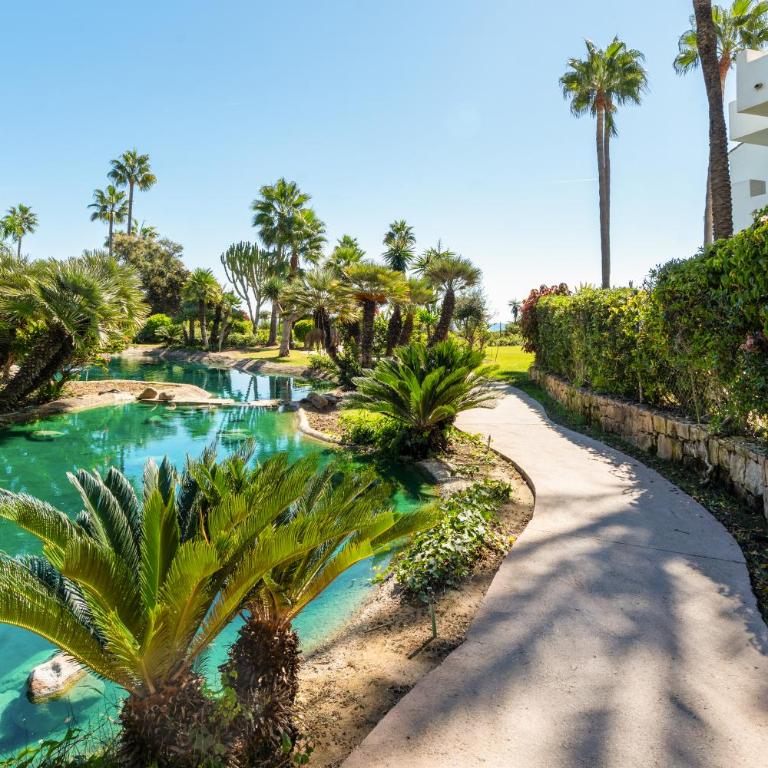 Tropical 2-Bed Apartment with Pool Views RDR586 - Two-Bedroom Apartment - 21