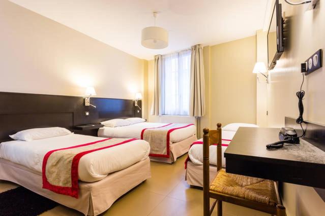 Bonséjour Montmartre - Quadruple Room with Private Bathroom - Ground Floor - 1