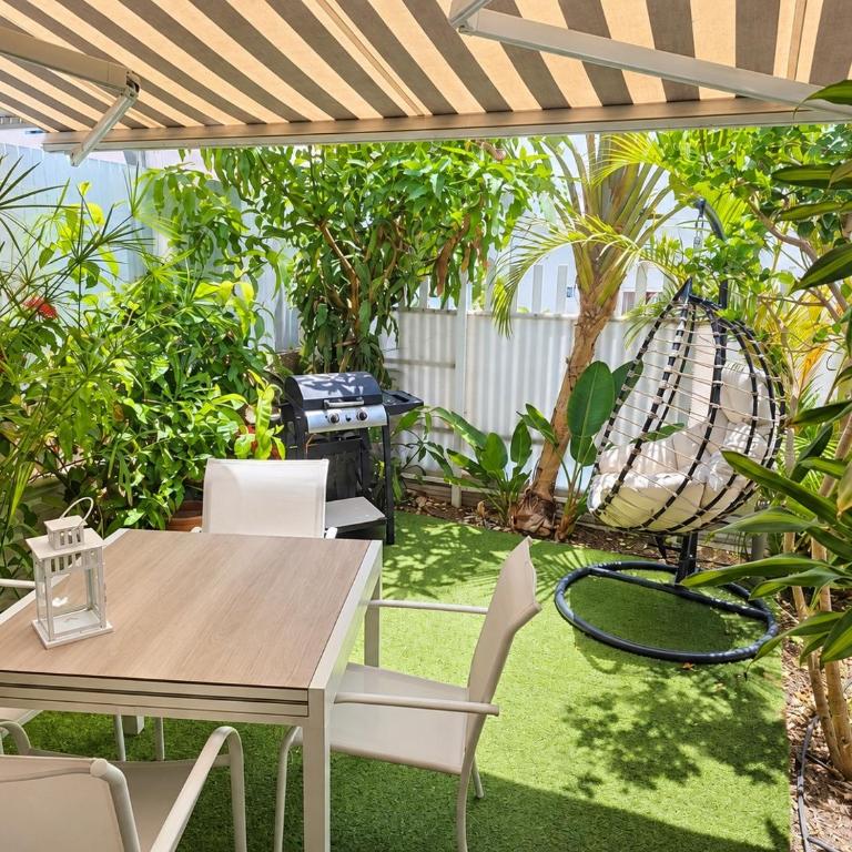 Pool View Yard Bungalow - Casa - 49
