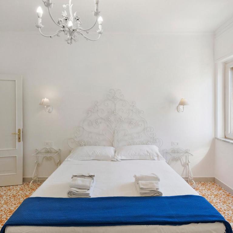 Anna & Roberto Suite Sorrento - Habitación Cuádruple con ducha - 4