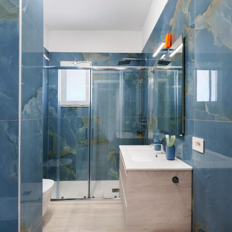 Anna & Roberto Suite Sorrento - Habitación Cuádruple con ducha - 9