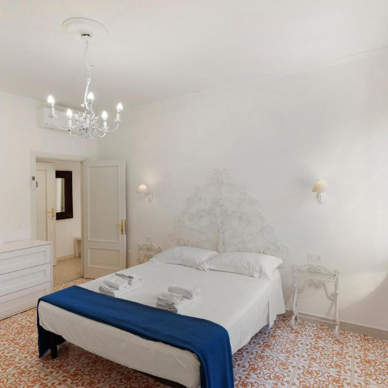 Anna & Roberto Suite Sorrento - Habitación Cuádruple con ducha - 11