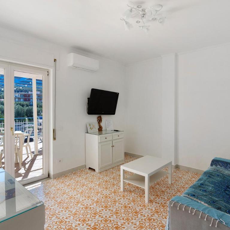 Anna & Roberto Suite Sorrento - Habitación Cuádruple con ducha - 5