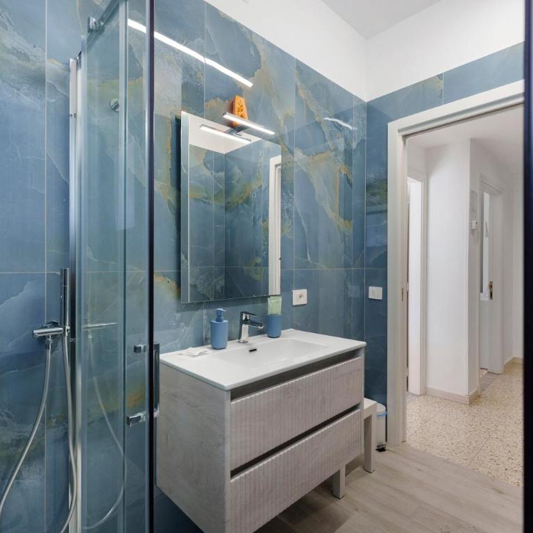 Anna & Roberto Suite Sorrento - Habitación Cuádruple con ducha - 18