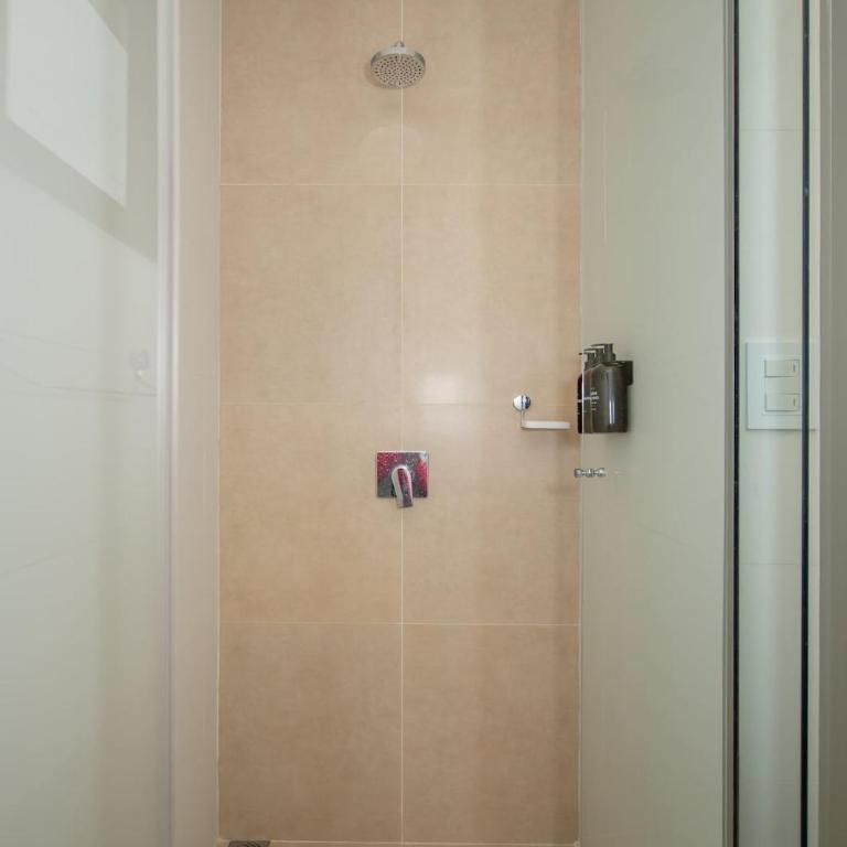 Stylish One-Bedroom Near Top Malls with Pool&Gym - Apartamento - 14