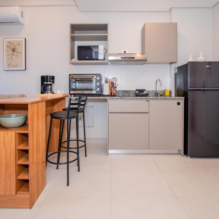 Spacious One-Bedroom Near Shopping and Dining - Apartamento - 2