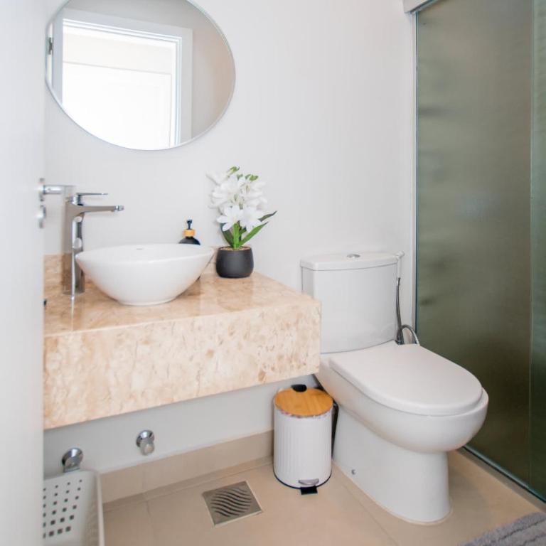 Spacious One-Bedroom Near Shopping and Dining - Apartamento - 8