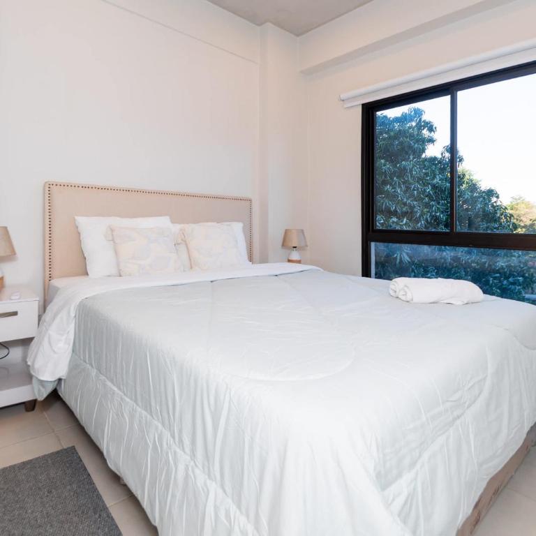 Spacious One-Bedroom Near Shopping and Dining - Apartamento - 9