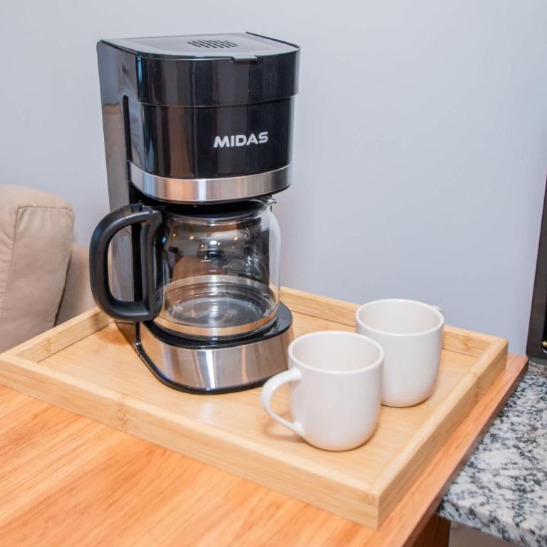 Spacious One-Bedroom Near Shopping and Dining - Apartamento - 17