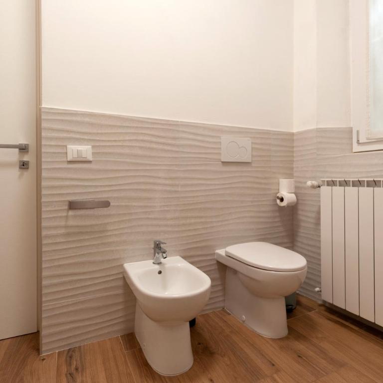 Duomo 10 minuti - 2 camere - Ascensore - Appartamento con 2 Camere da Letto - 18