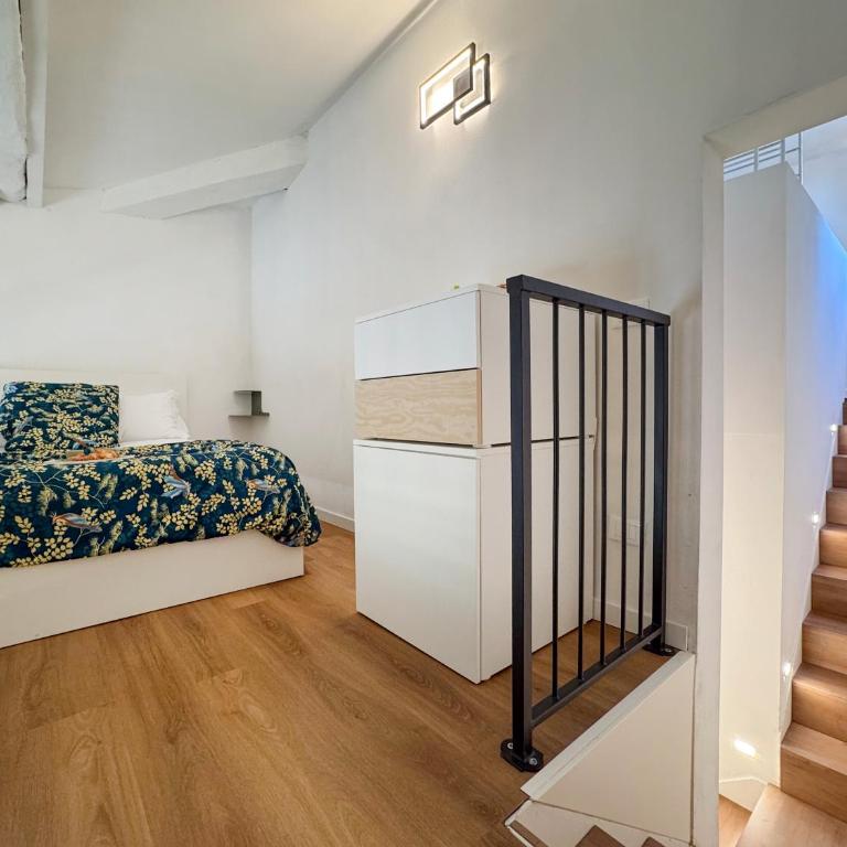 Duomo 10 minuti - 2 camere - Ascensore - Appartamento con 2 Camere da Letto - 15