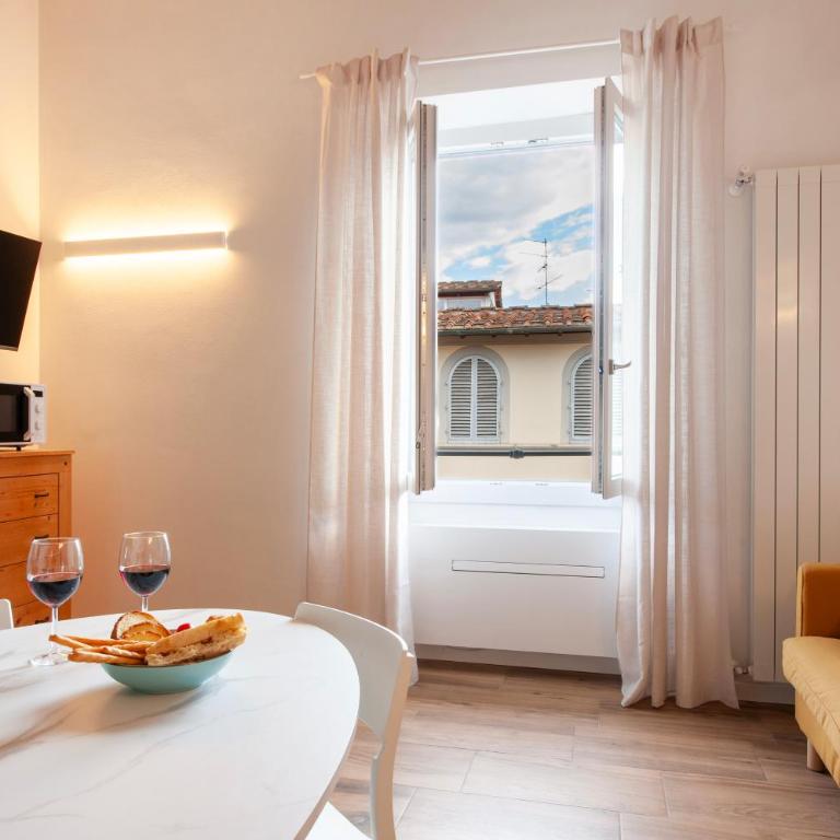 Duomo 10 minuti - 2 camere - Ascensore - Appartamento con 2 Camere da Letto - 45