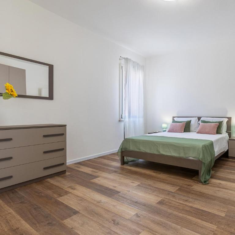 GuestHost - Bright Apartment in Ferrara Center - Appartamento con 3 Camere da Letto - 2