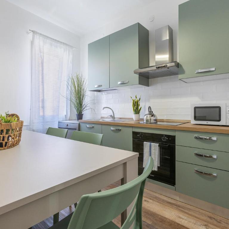 GuestHost - Bright Apartment in Ferrara Center - Appartamento con 3 Camere da Letto - 1