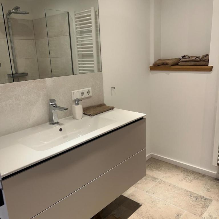 Bright Room with Gym & Balcony near Westpark - Apartamento de 1 dormitorio - 9