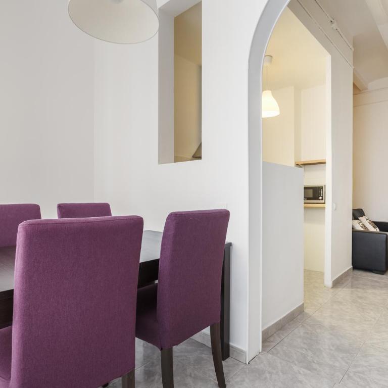 Barcelona Just Like Home - Two-Bedroom Apartment - Second Floor - 8