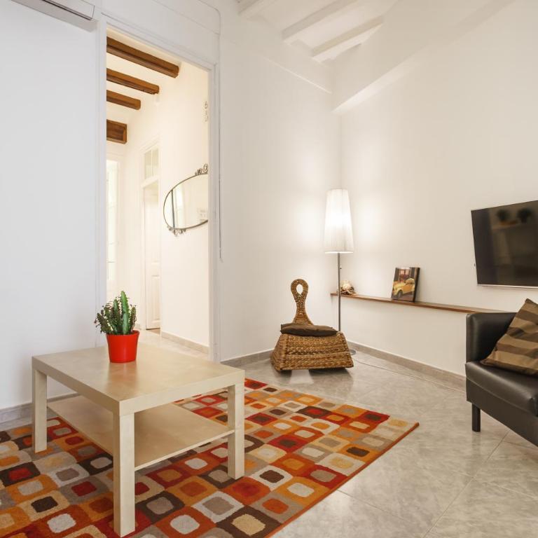 Barcelona Just Like Home - Two-Bedroom Apartment - Second Floor - 2