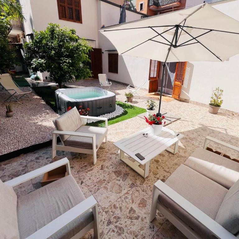 Travel Rooms - Arenella Holidays - One-Bedroom Apartment with Garden View - 2