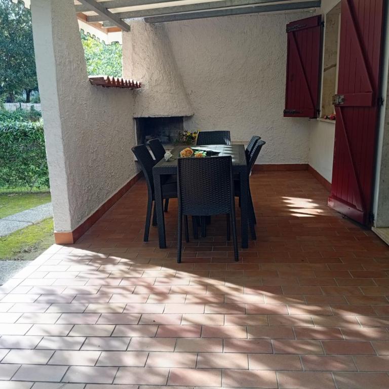 Dina/Viel - Two-Bedroom Bungalow - 10