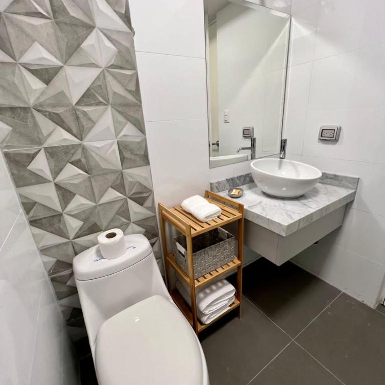 Walk to Larcomar Peaceful 7th Floor Flat AC - Apartamento - 2 niveles - 10