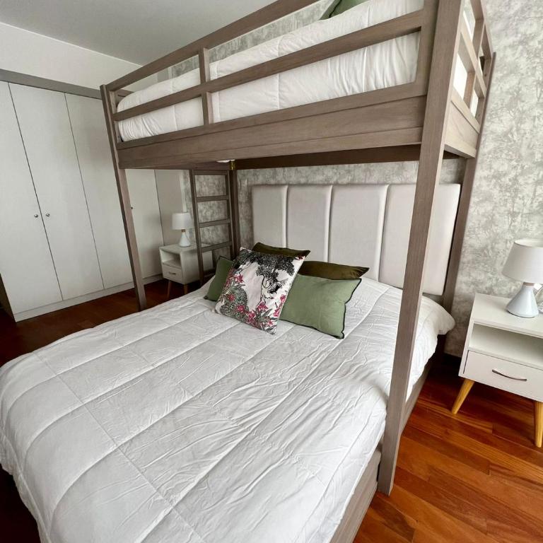 Walk to Larcomar Peaceful 7th Floor Flat AC - Apartamento - 2 niveles - 13