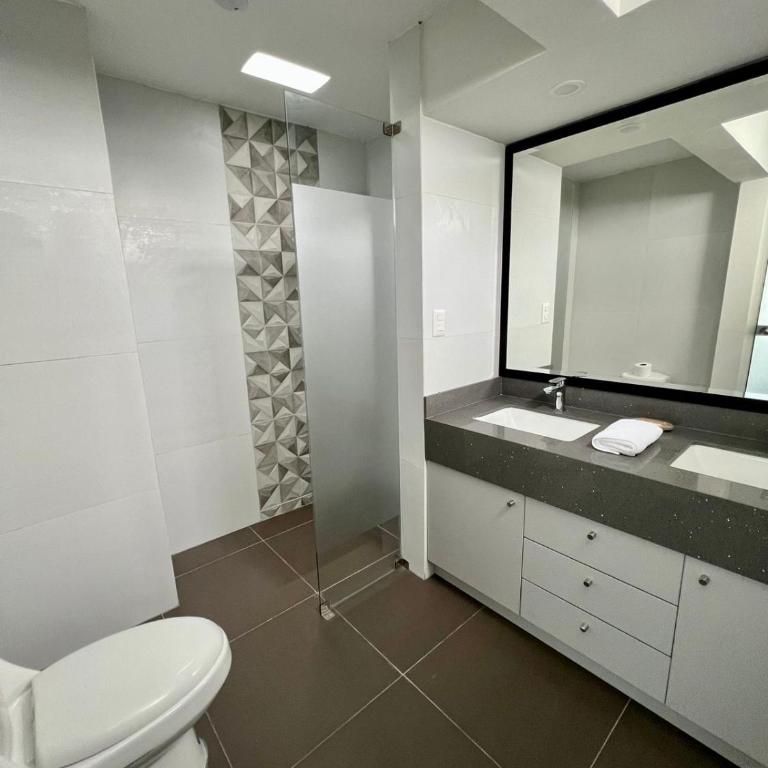 Walk to Larcomar Peaceful 7th Floor Flat AC - Apartamento - 2 niveles - 28