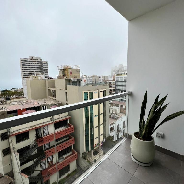 Walk to Larcomar Peaceful 7th Floor Flat AC - Apartamento - 2 niveles - 30