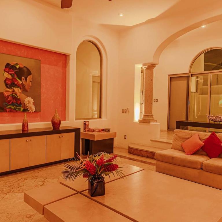 Heated Pool, Chef, Barman & Full Staff Sleeps 30 - Villa - 4