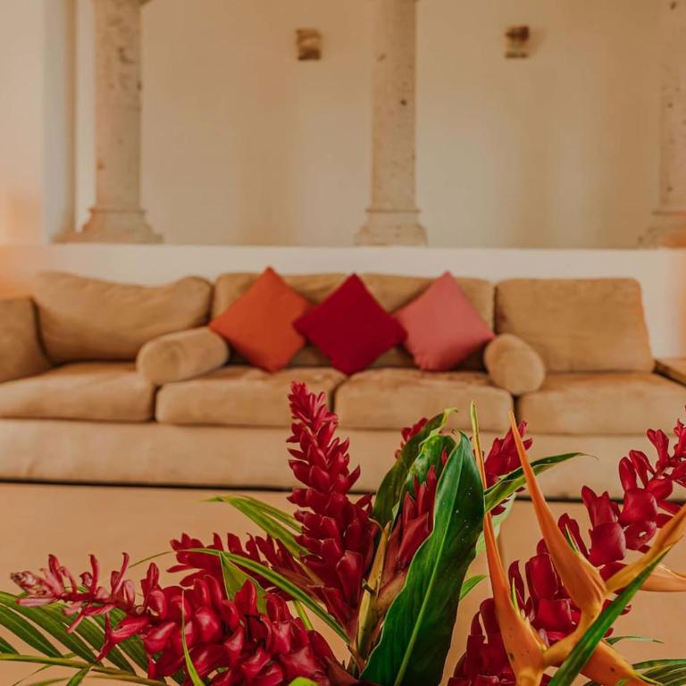 Heated Pool, Chef, Barman & Full Staff Sleeps 30 - Villa - 17