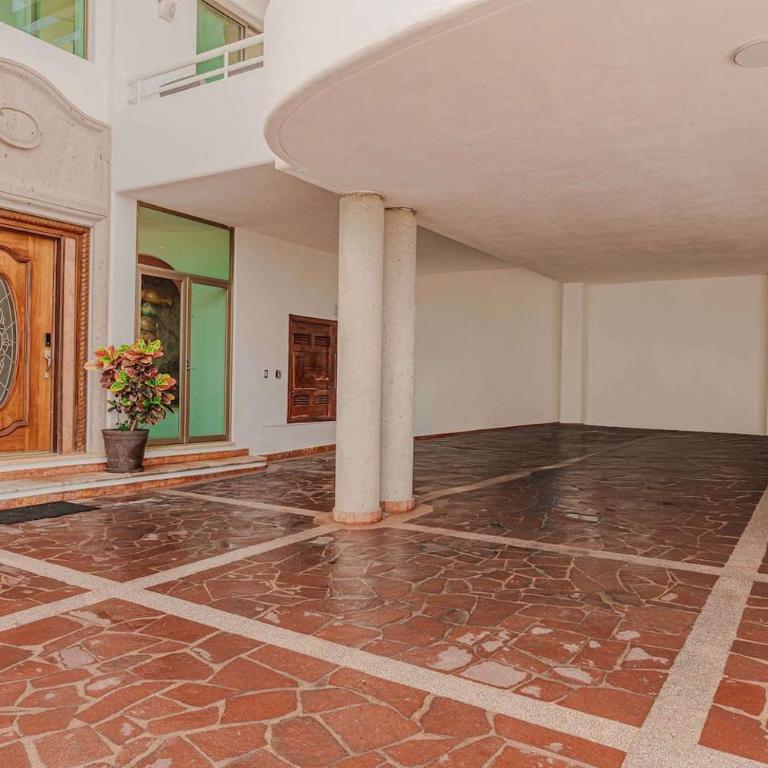 Heated Pool, Chef, Barman & Full Staff Sleeps 30 - Villa - 22