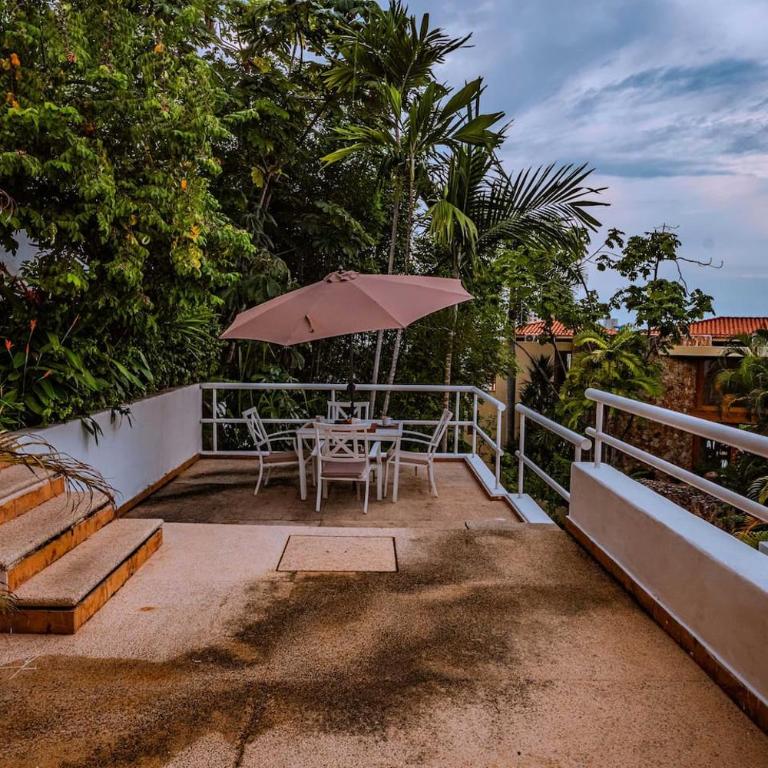 Heated Pool, Chef, Barman & Full Staff Sleeps 30 - Villa - 40