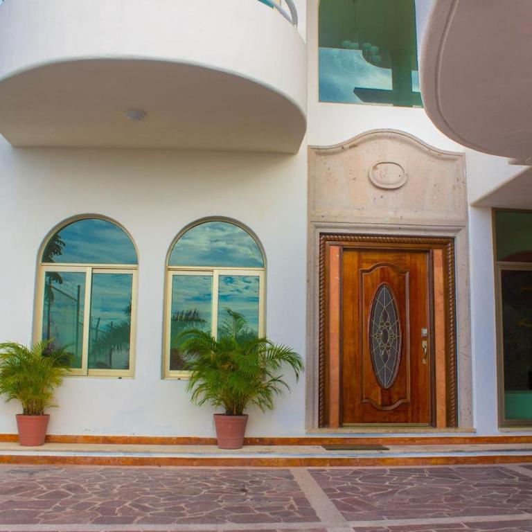 Heated Pool, Chef, Barman & Full Staff Sleeps 30 - Villa - 57