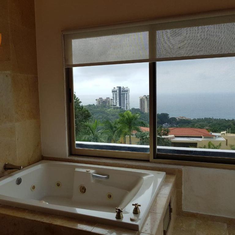 Heated Pool, Chef, Barman & Full Staff Sleeps 30 - Villa - 90