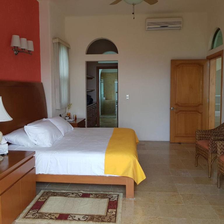 Heated Pool, Chef, Barman & Full Staff Sleeps 30 - Villa - 96