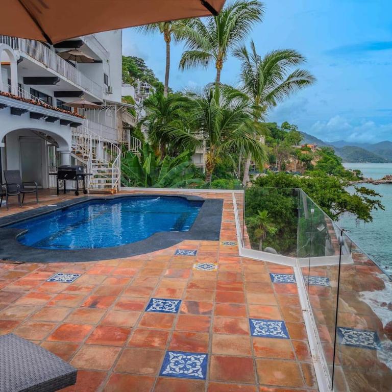 Oceanfront Hacienda w Private Heated Pool - Casa - 2