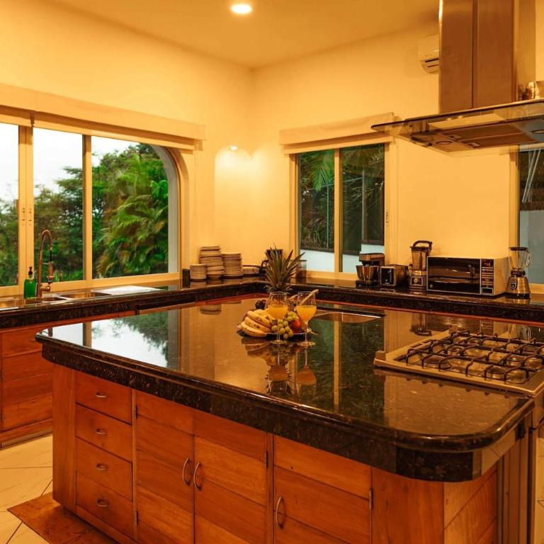 Villa w Heated Pool, Sleeps 30, Walk to Beach - Villa - 7