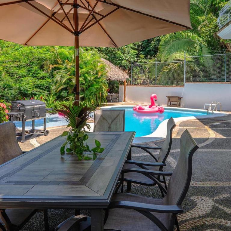 Villa w Heated Pool, Sleeps 30, Walk to Beach - Villa - 27