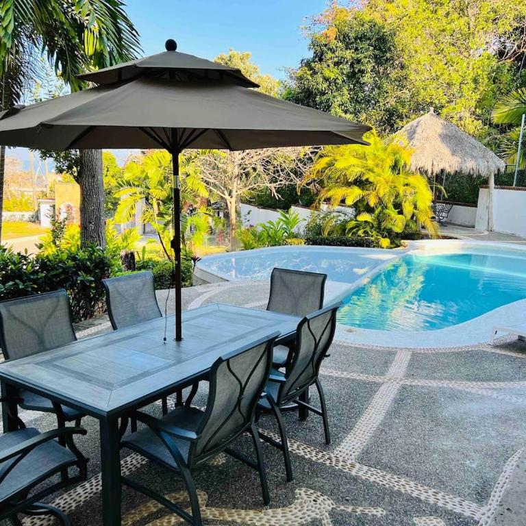 Villa w Heated Pool, Sleeps 30, Walk to Beach - Villa - 29