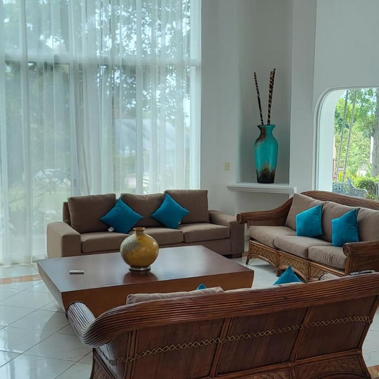 Villa w Heated Pool, Sleeps 30, Walk to Beach - Villa - 33