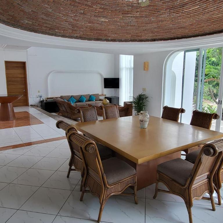 Villa w Heated Pool, Sleeps 30, Walk to Beach - Villa - 46