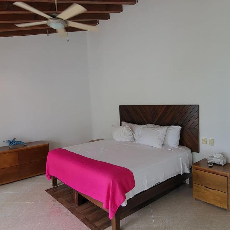 Villa w Heated Pool, Sleeps 30, Walk to Beach - Villa - 71