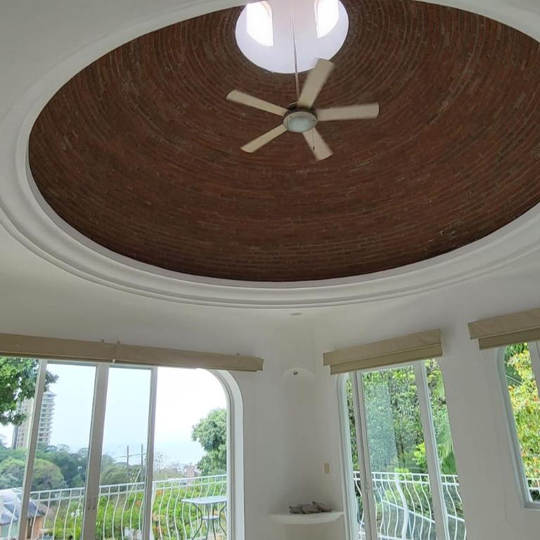 Villa w Heated Pool, Sleeps 30, Walk to Beach - Villa - 72